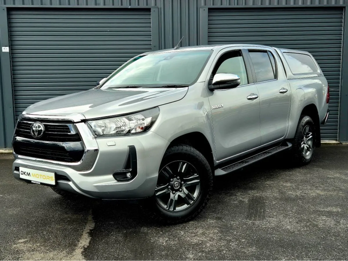 Toyota HiLux 2.4 Double CAB SR5 4DR - Image 3