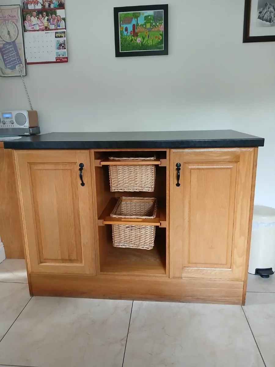 Kitchen island - Image 1