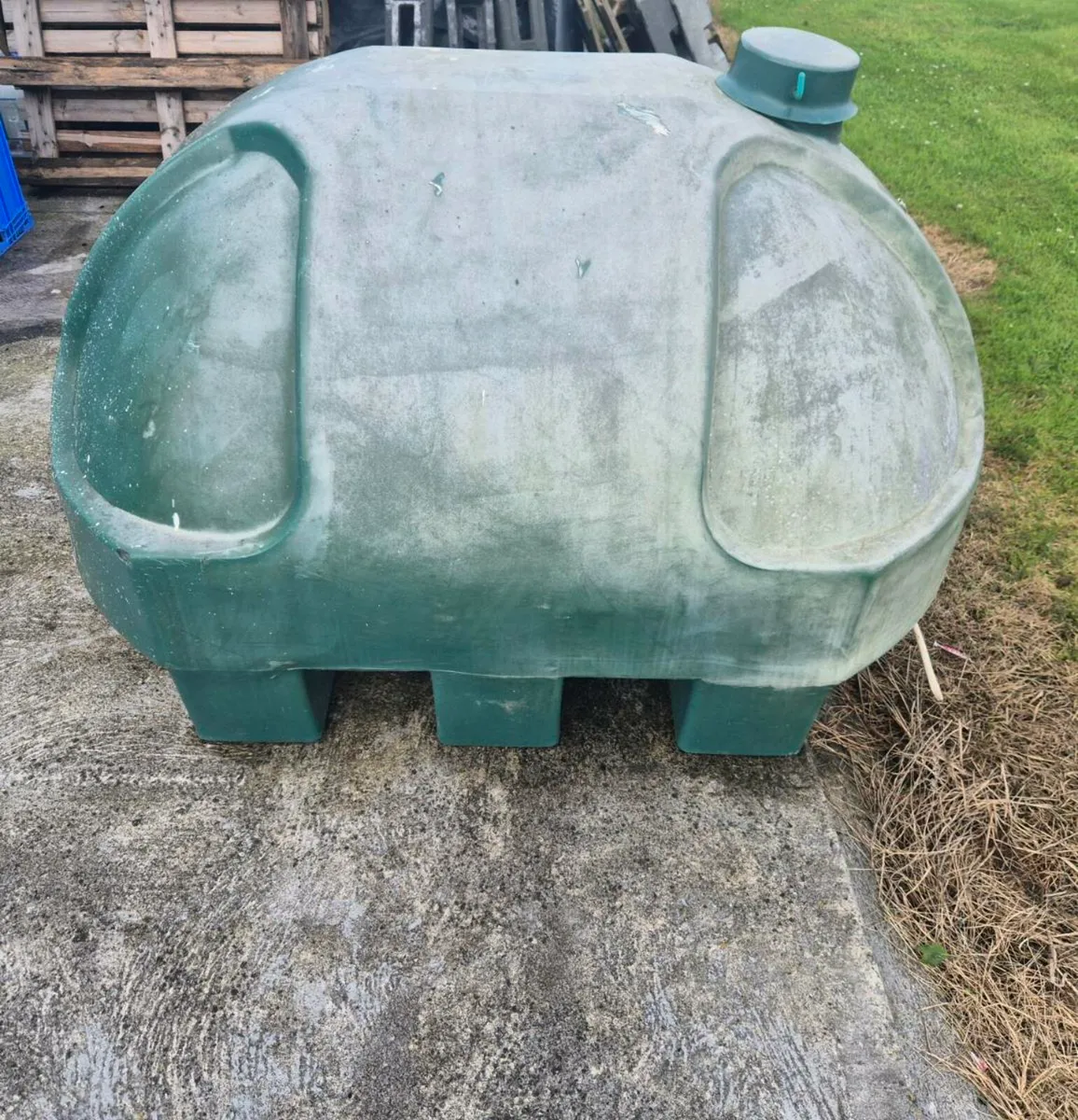 Oil tank - Image 1