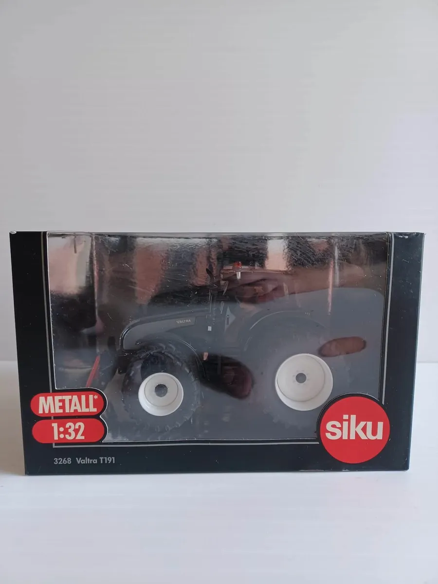 Model Tractors 1:32 Valtra Massey Steyr - Image 1