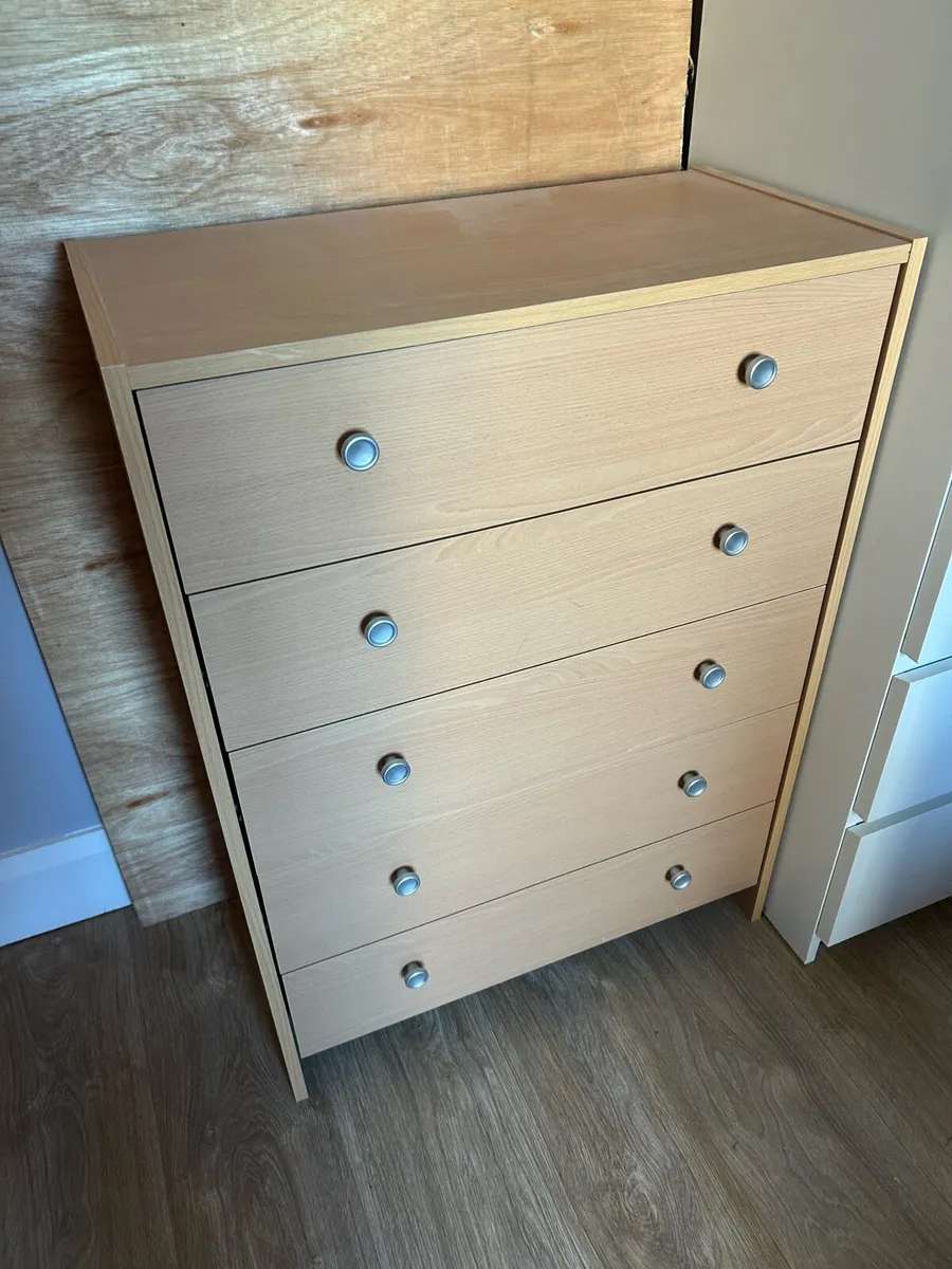 Chest of drawers