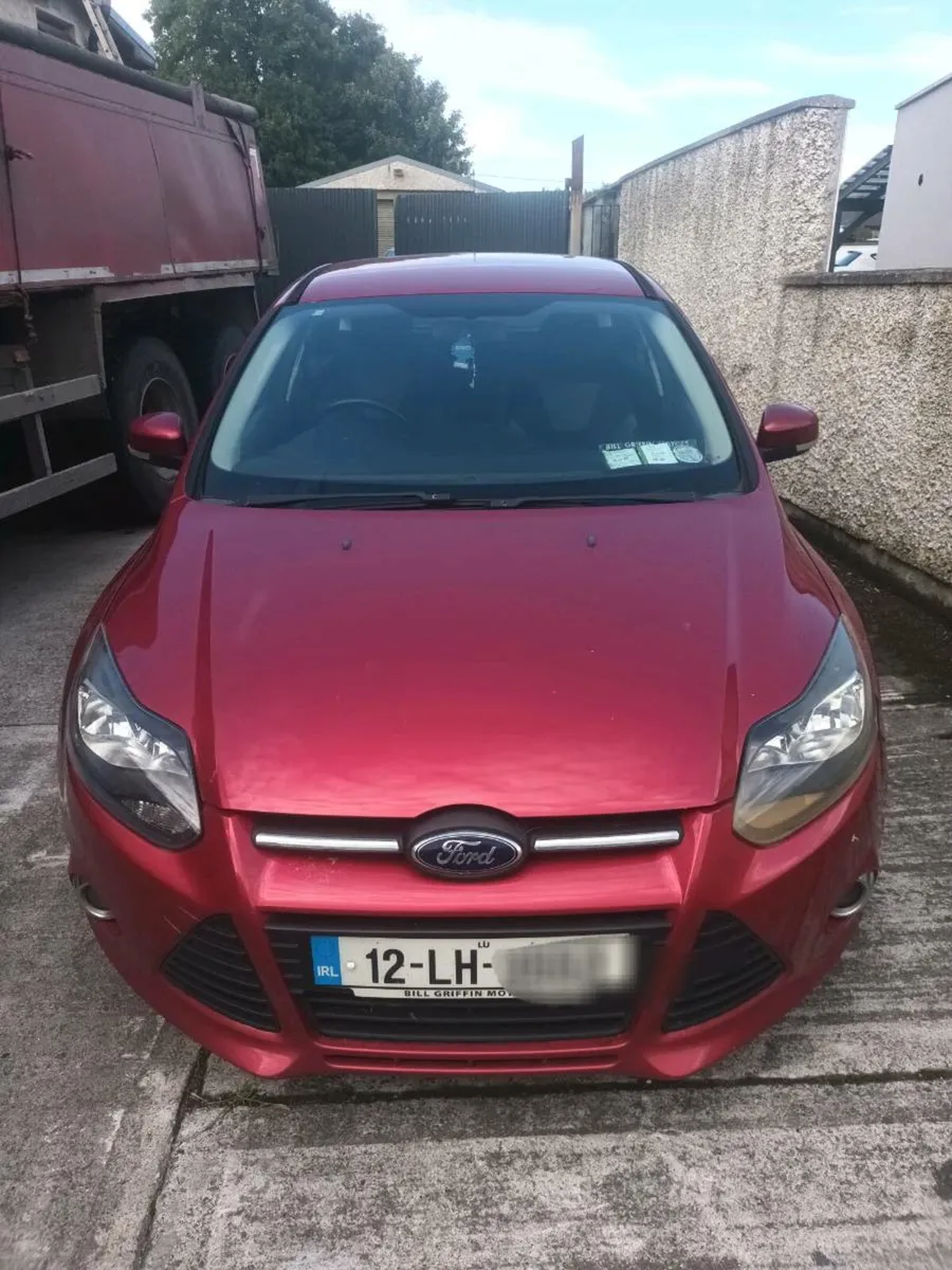 12 focus - Image 1