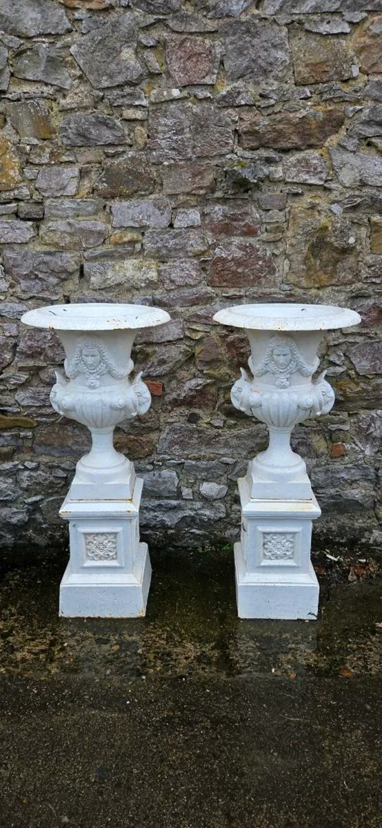 Old pair of cast iron flower pots - Image 1