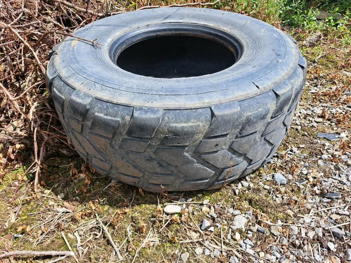 Michelin 650x 65x 38 tyre - Image 4