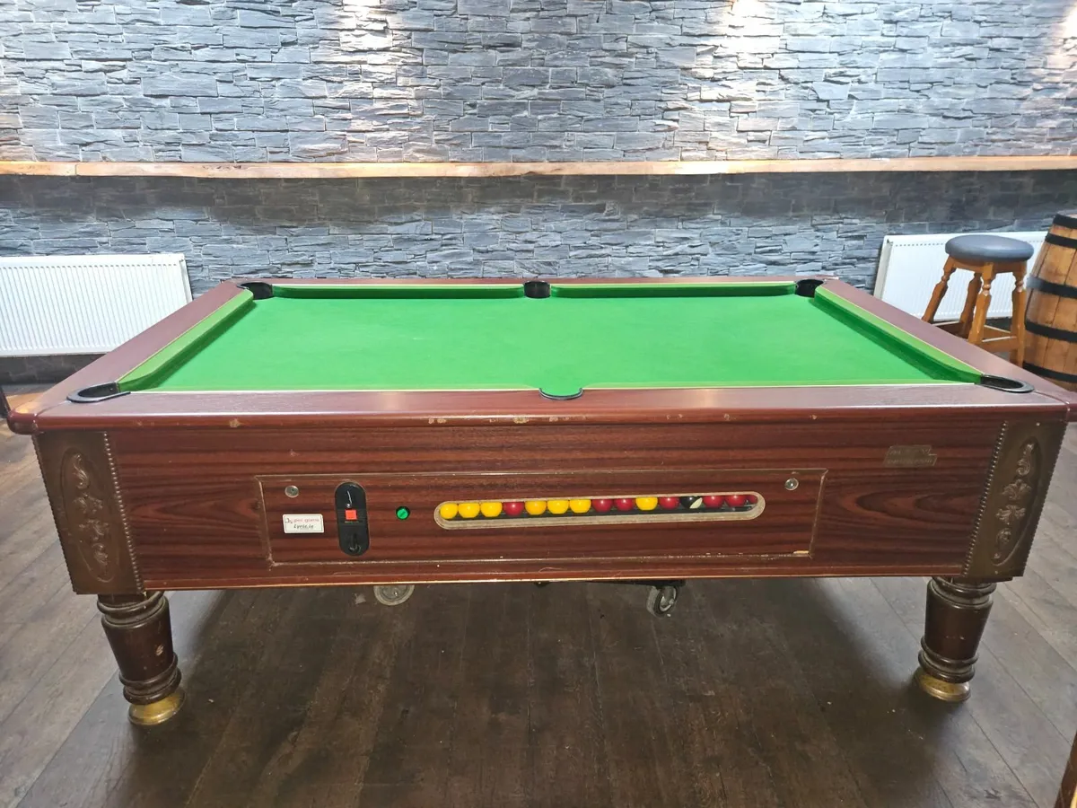 Pool table - Image 1
