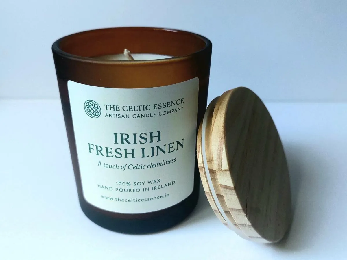 Irish Fresh Linen Scented Candles - Image 1