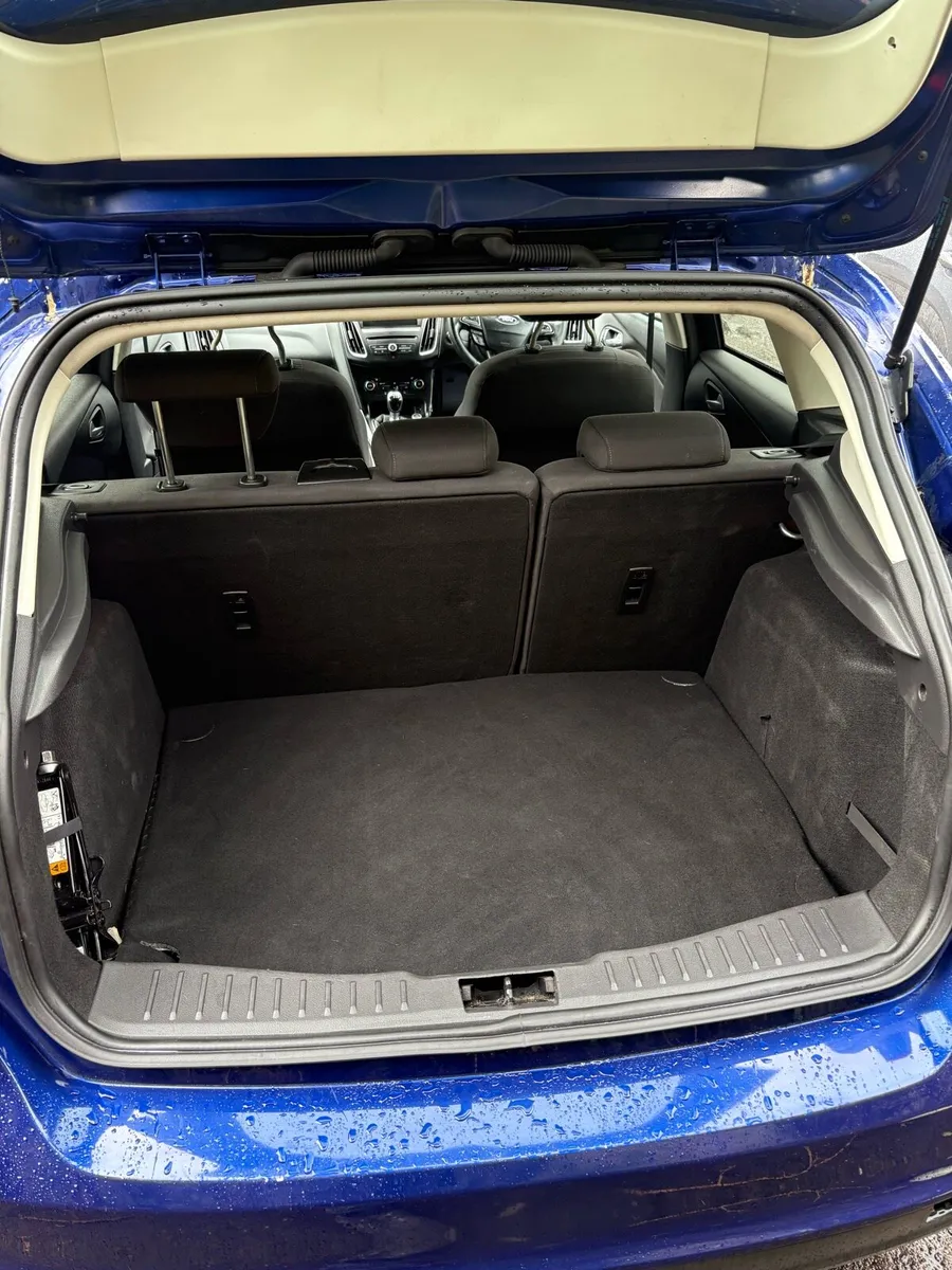 Ford focus - low mileage - Image 4