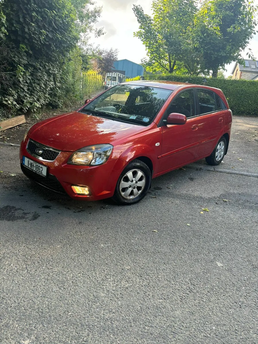 11 KIA RIO  VERY LOW KMS  NCT AND TAXED - Image 2