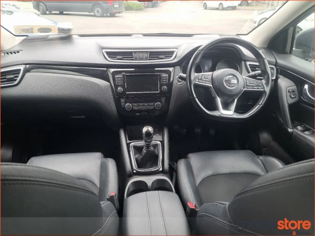 Nissan QASHQAI SV Premium Tiny Mileage - Image 4