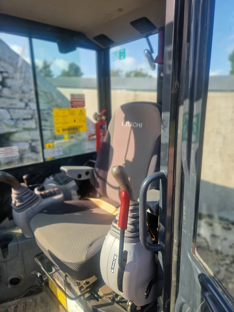 2021 Hitachi ZAXIS 33U Mini Excavator – Excellent - Image 3