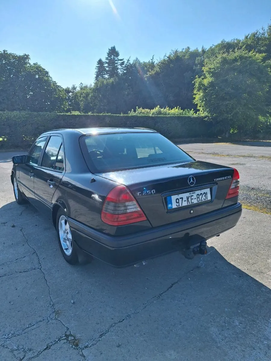 Car - Image 2