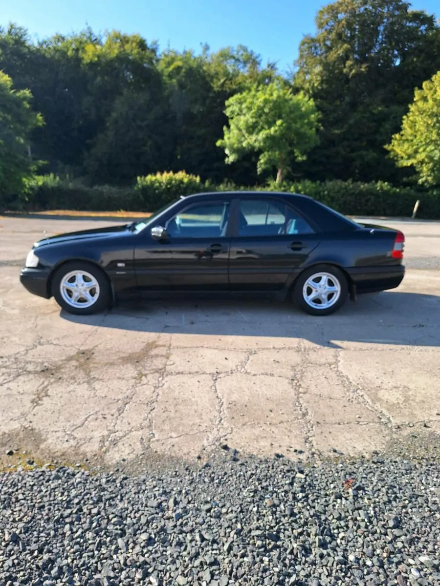 Car - Image 3