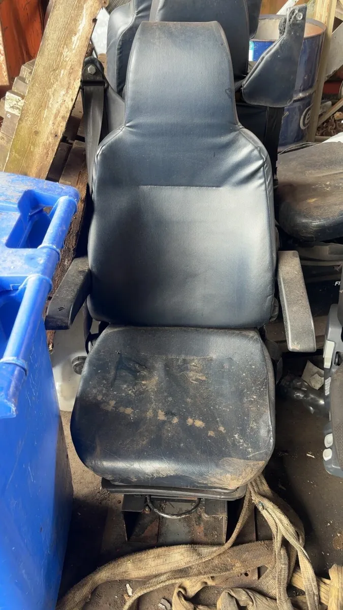 Digger blade and digger seat - Image 4
