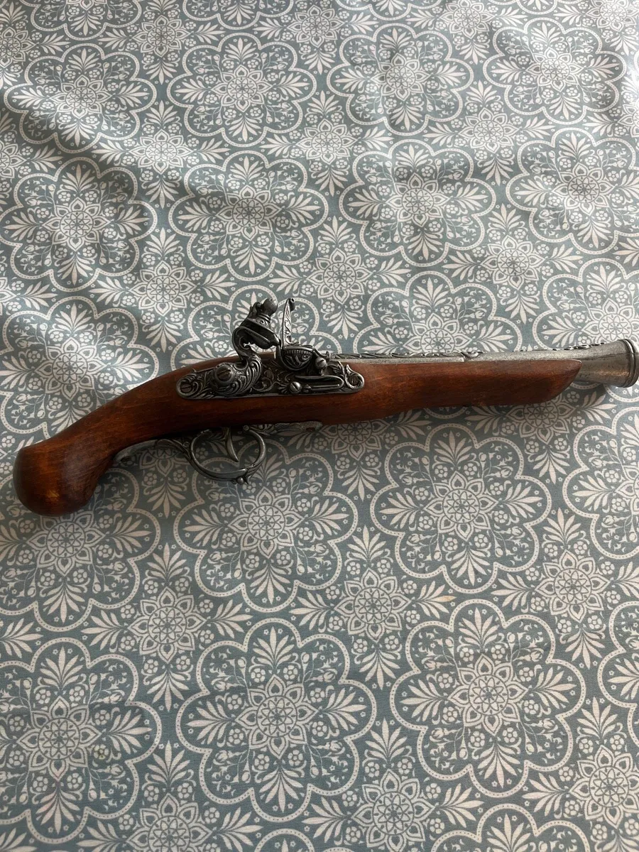 Model of a flintlock - Image 1