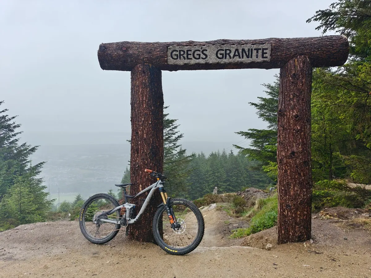 Giant Trance Full Suspension Mountain Bike (med) - Image 1