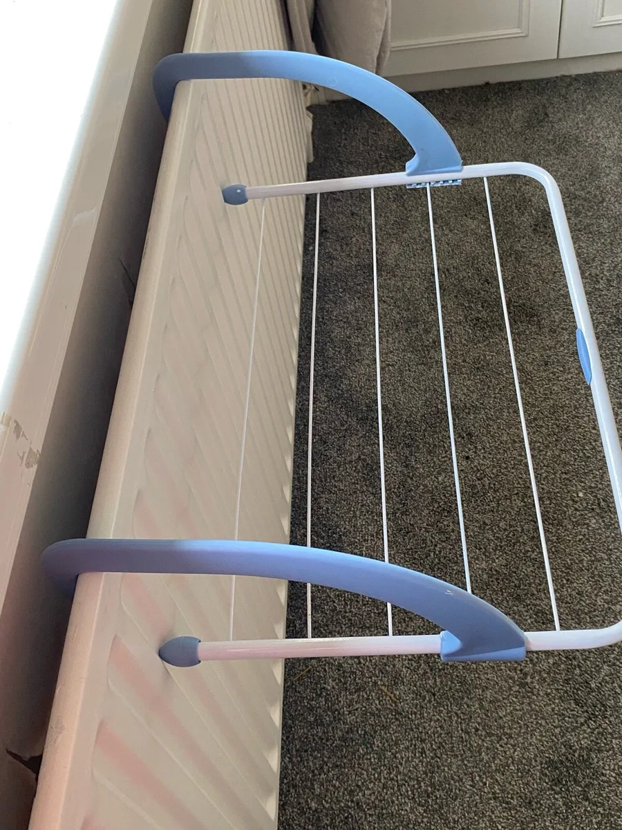 Airer and cup rest for armchair - Image 1