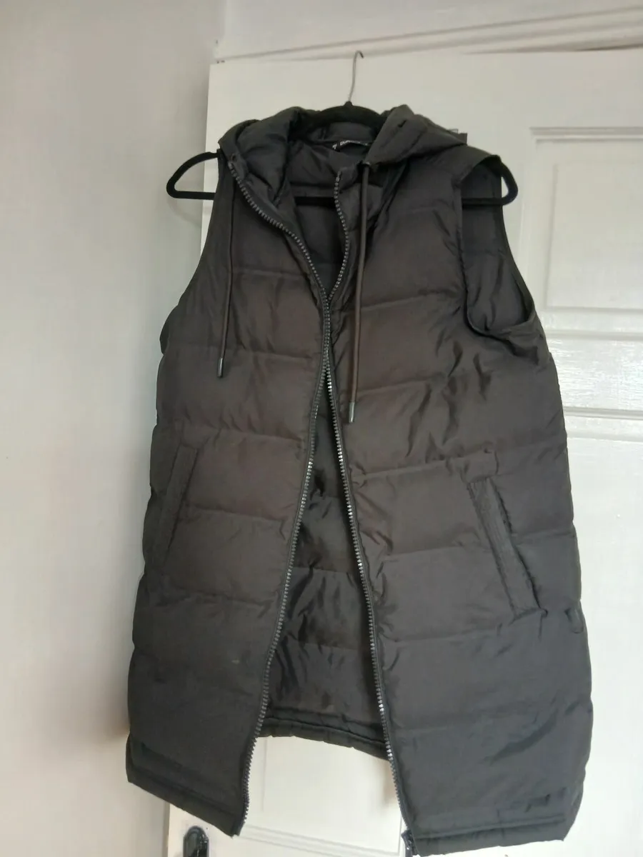 Black sleeveless jacket - Image 1