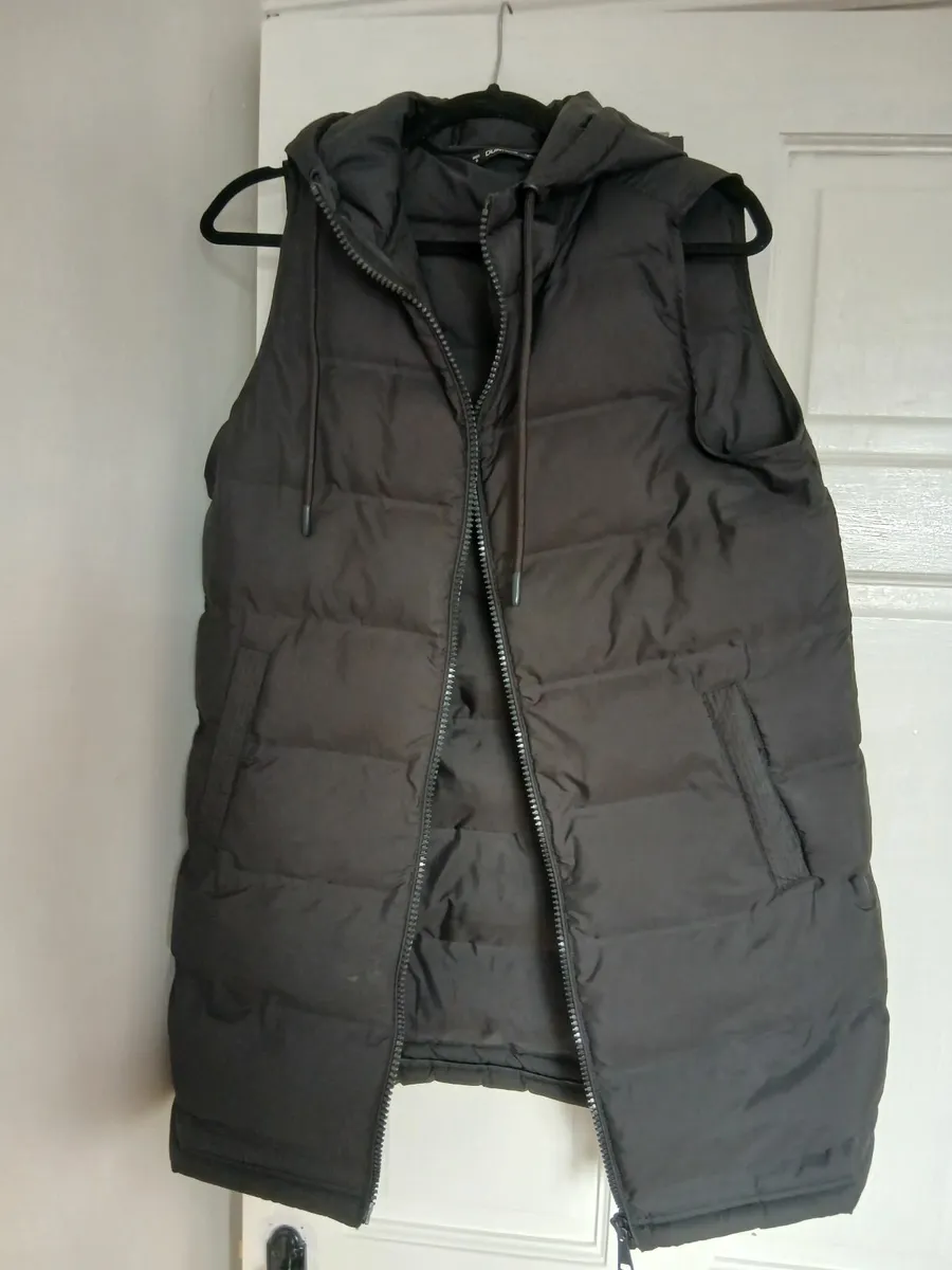 Black sleeveless jacket - Image 2