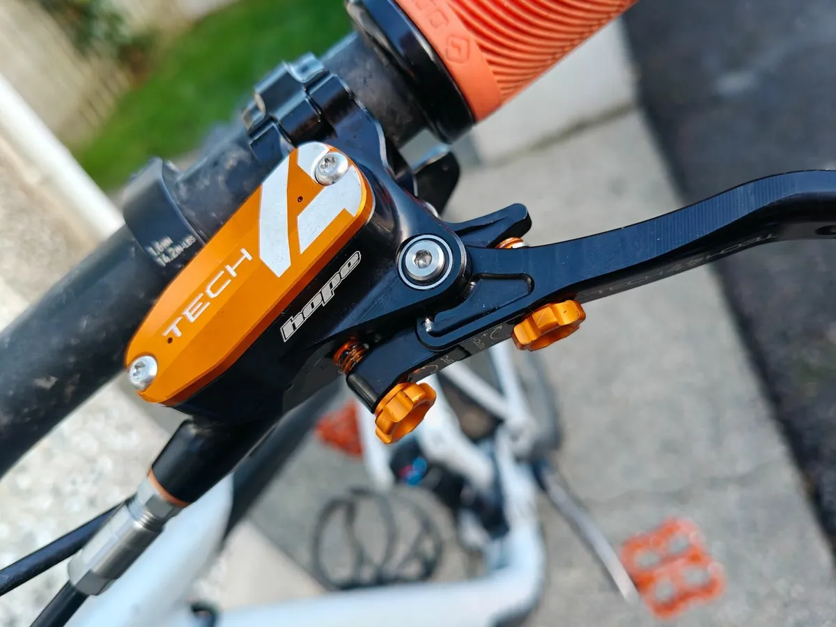 Giant Trance Full Suspension Mountain Bike (med) - Image 4