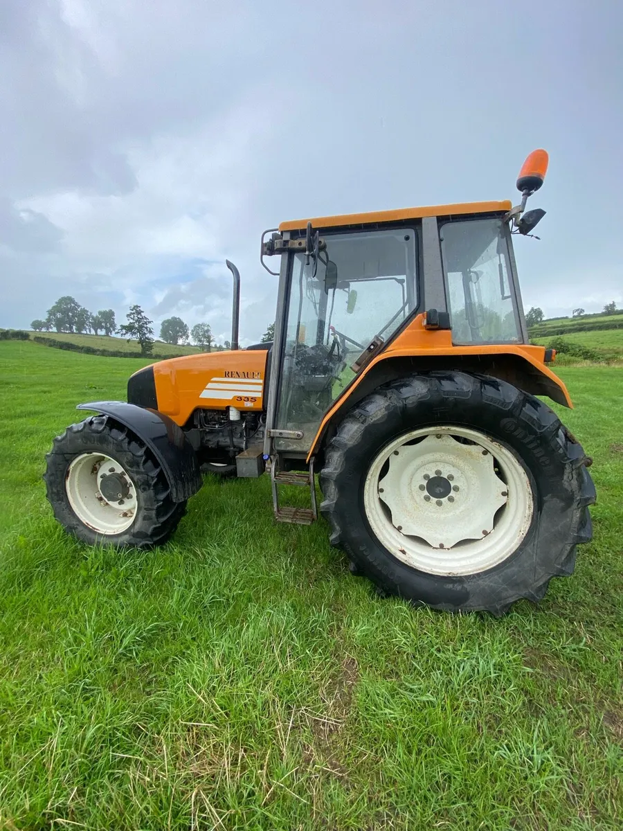Renault 335 tractor - Image 2