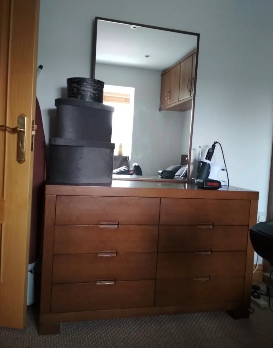Bedroom furniture - Image 4