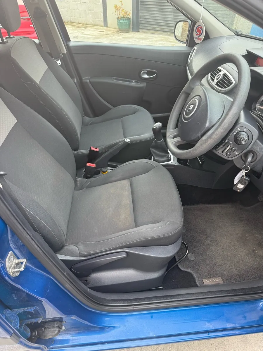 Renault Clio - Image 4