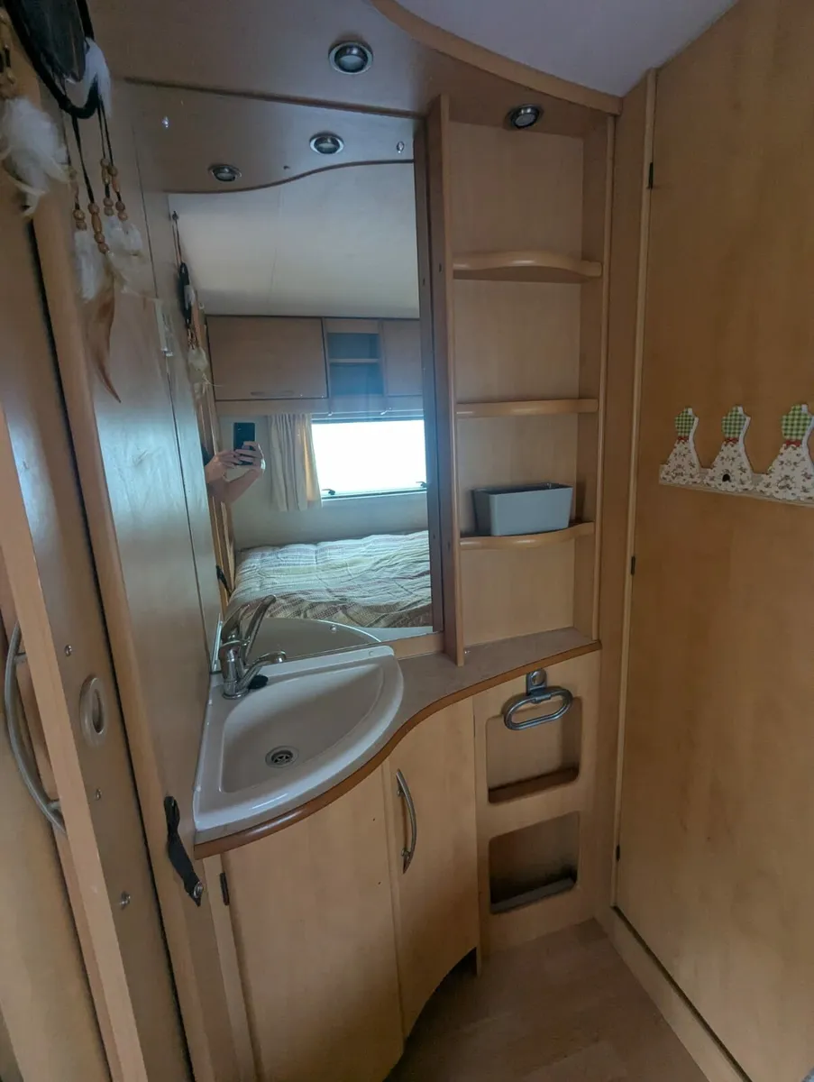 Caravan - Image 2