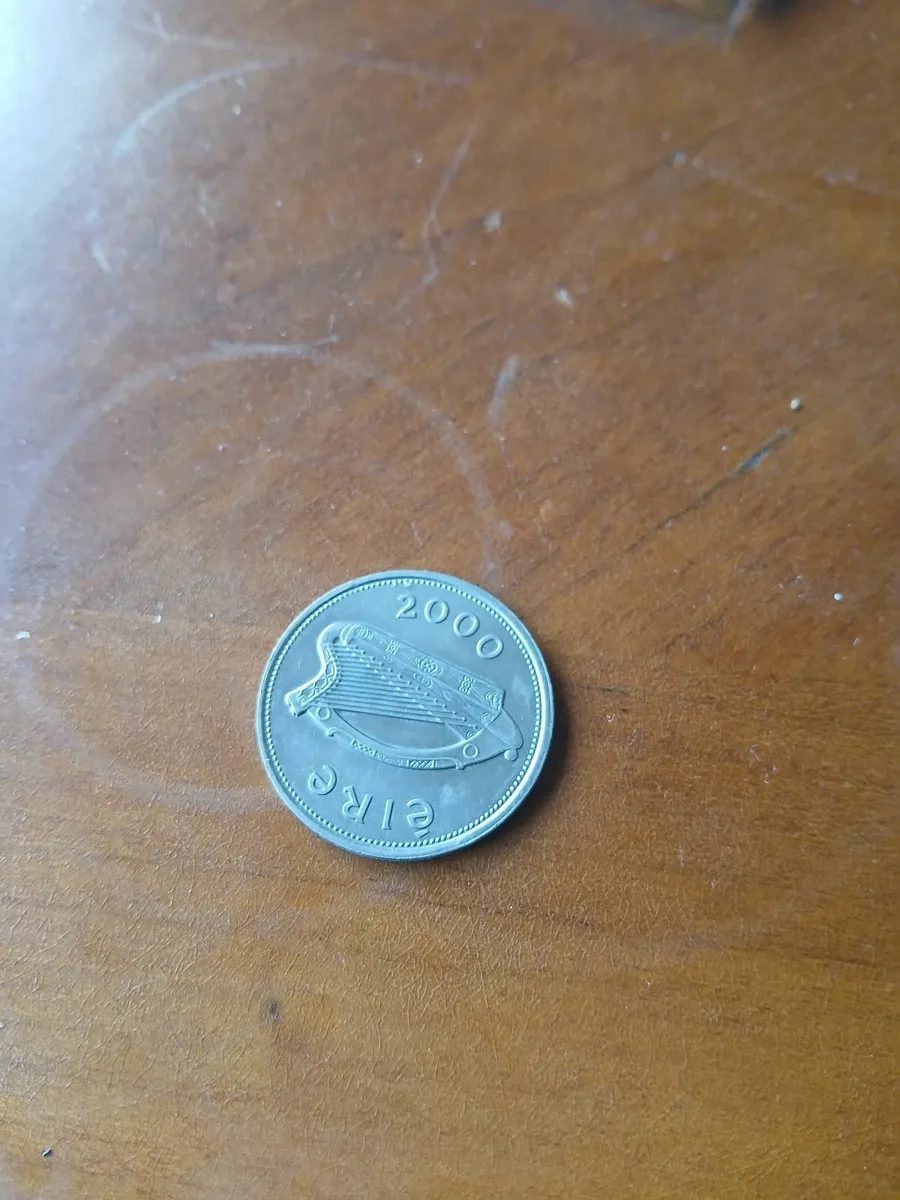 Old millininium 1 pound coin - Image 1