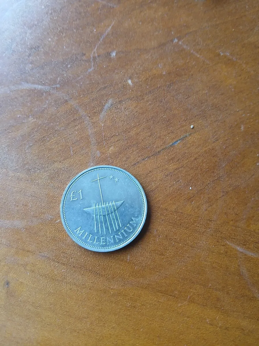 Old millininium 1 pound coin - Image 2