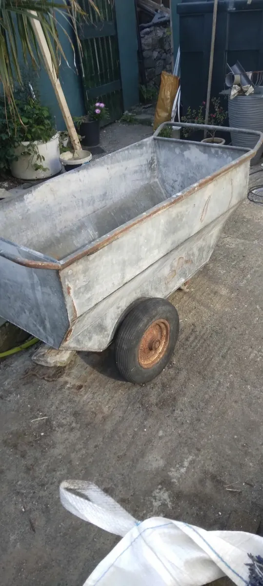Yard barrow - Image 1