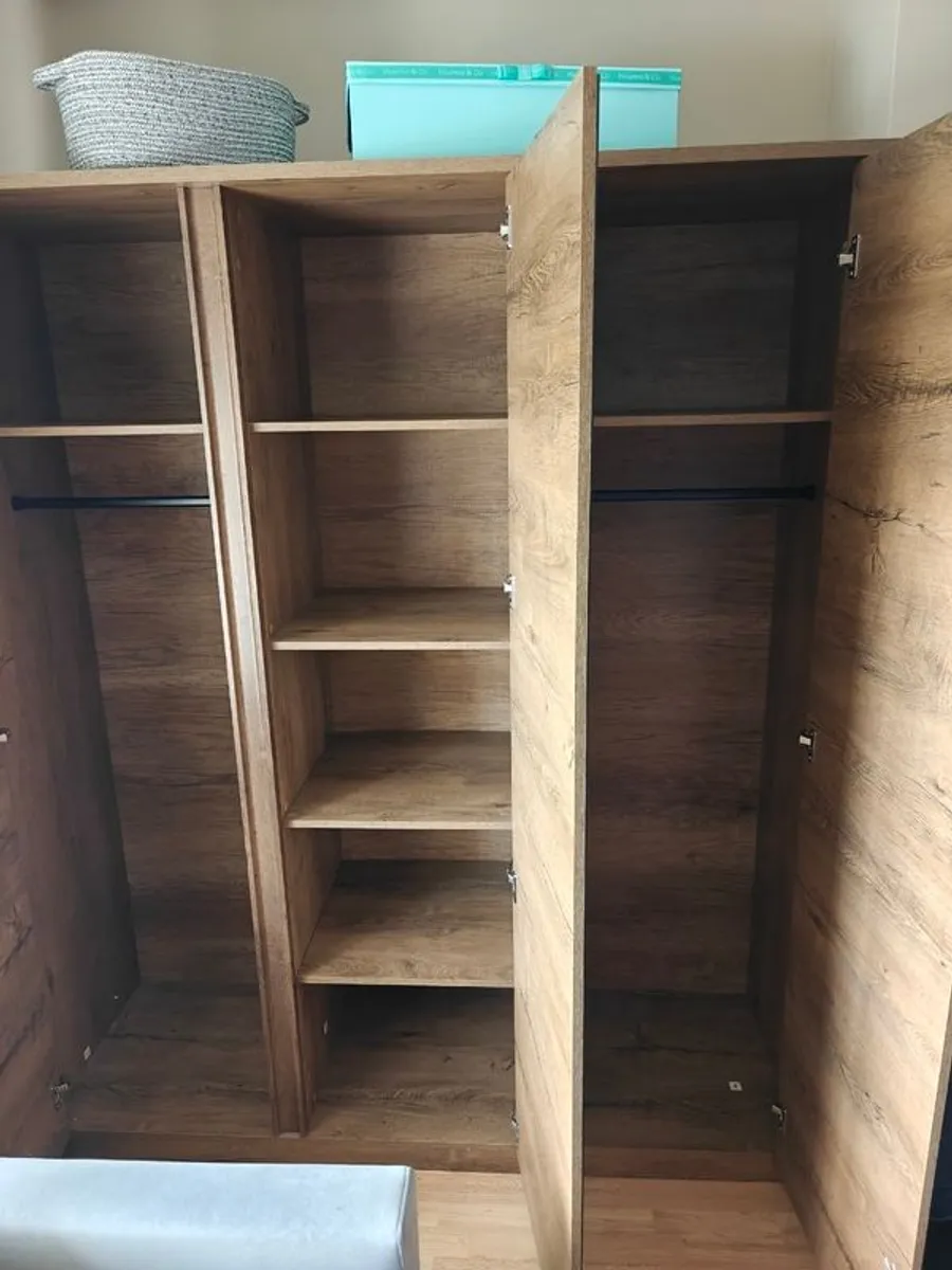 Wardrobe - Image 4