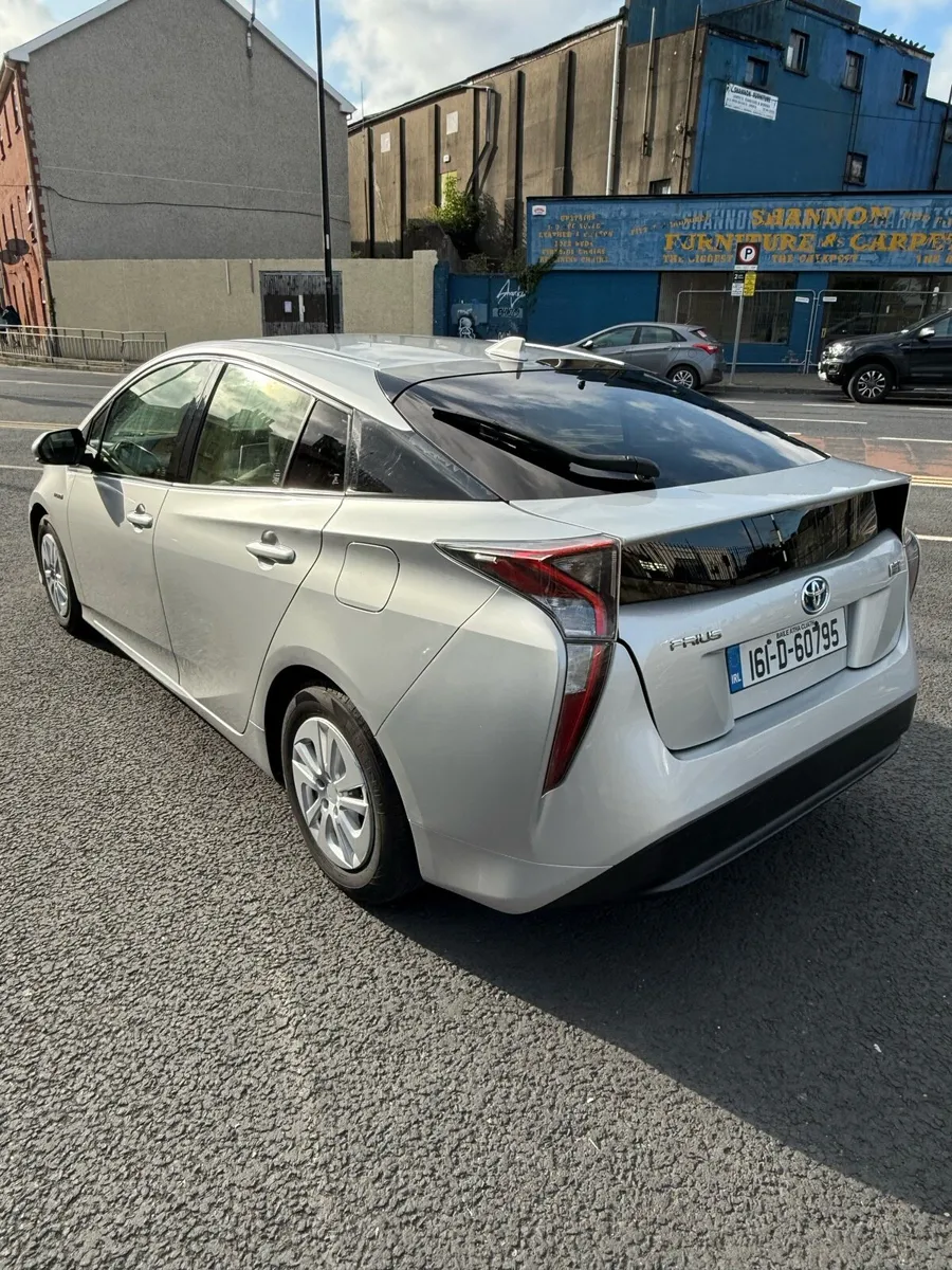 Toyota Prius - Image 4
