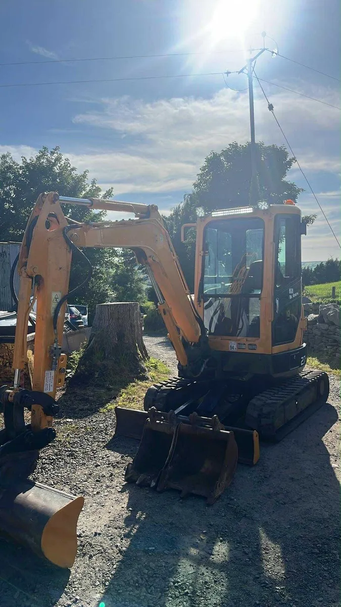 Hyundai dx27 3 ton digger and trailer - Image 1