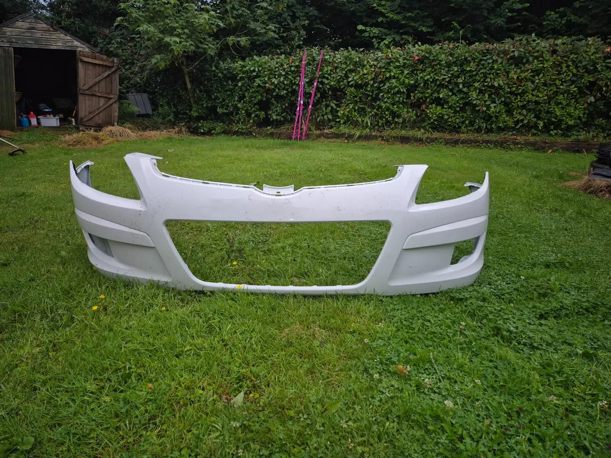 Front bumper - Image 1