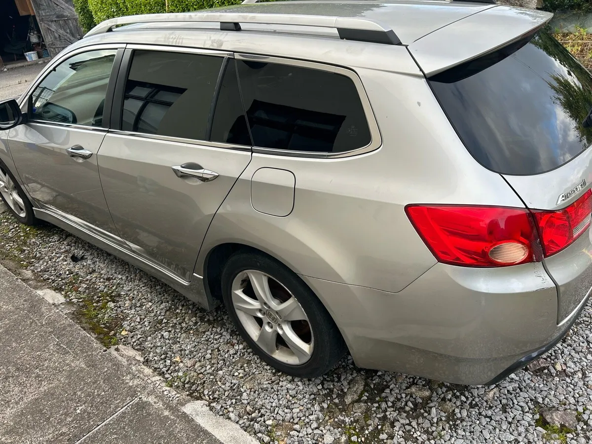 Honda Accord estate - Image 2