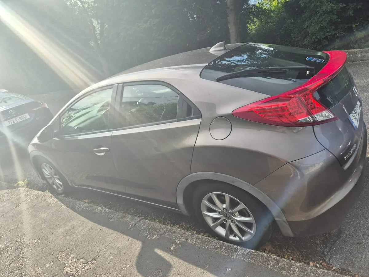 Honda Civic 2012 - Image 2