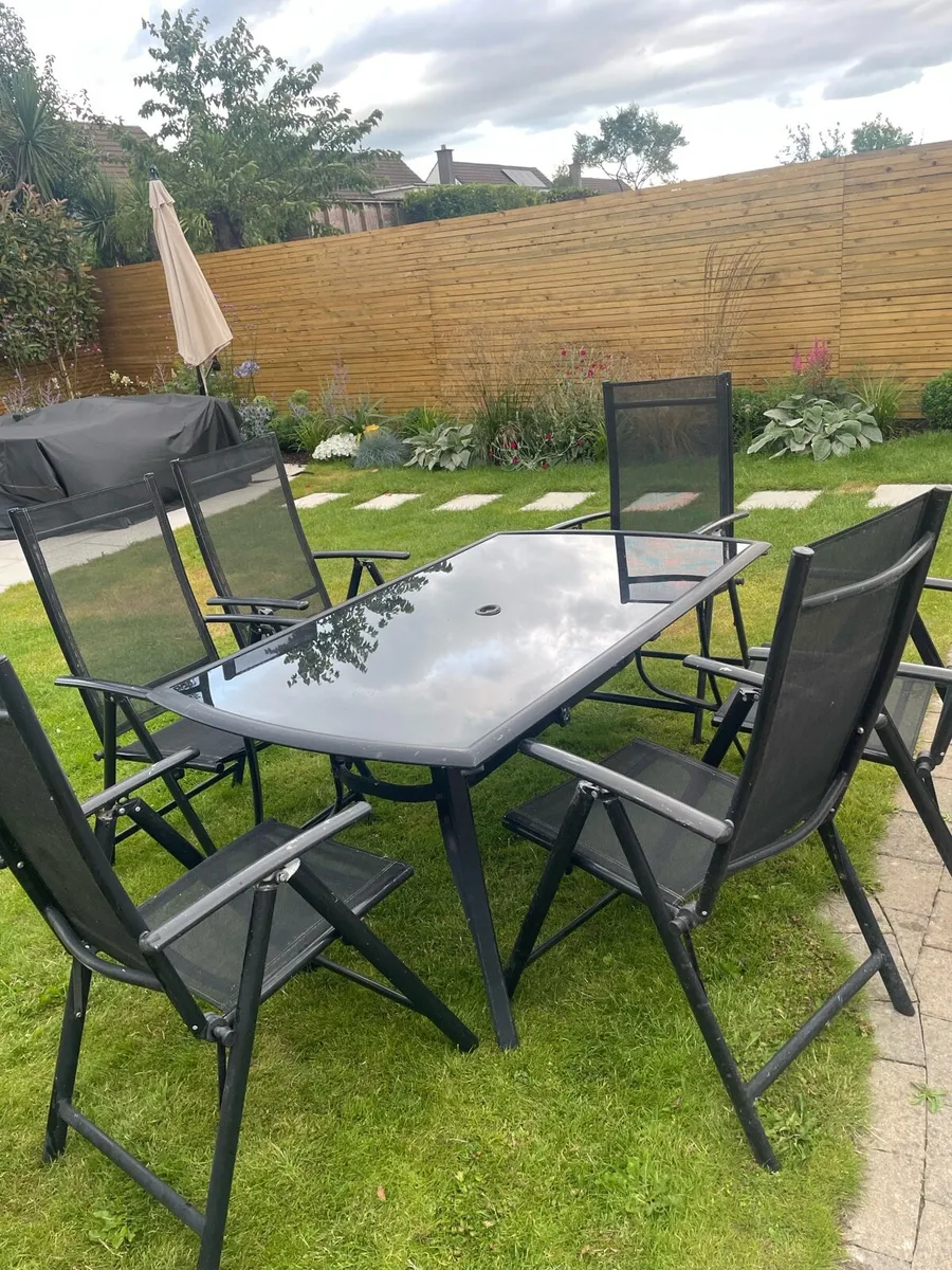 Garden table and chairs - Image 1