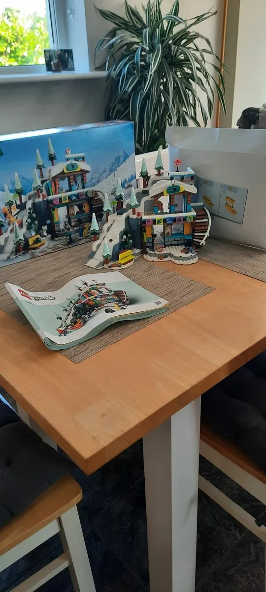 Lego friends holiday ski slope and CAFÉ 41756 - Image 4