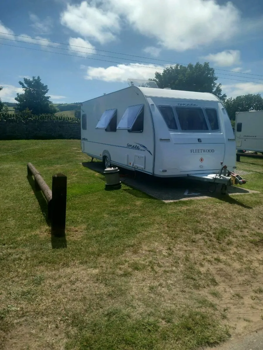 Touring caravan, 6 berth , fixed bed - Image 2
