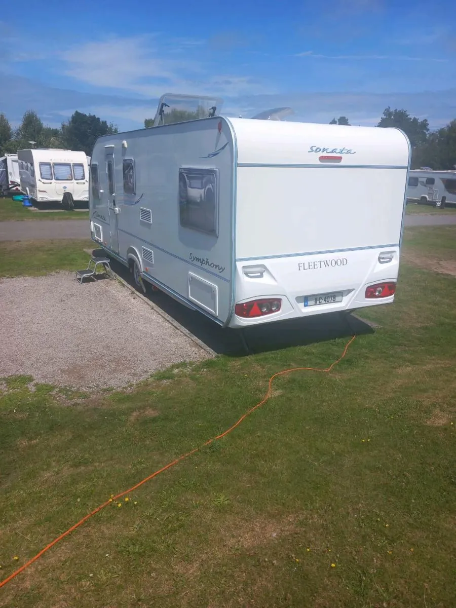Touring caravan, 6 berth , fixed bed - Image 4