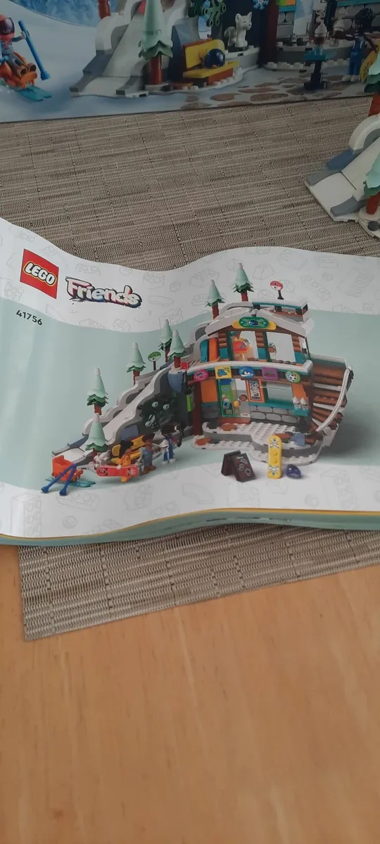 Lego friends holiday ski slope and cafe 41756 - Image 4