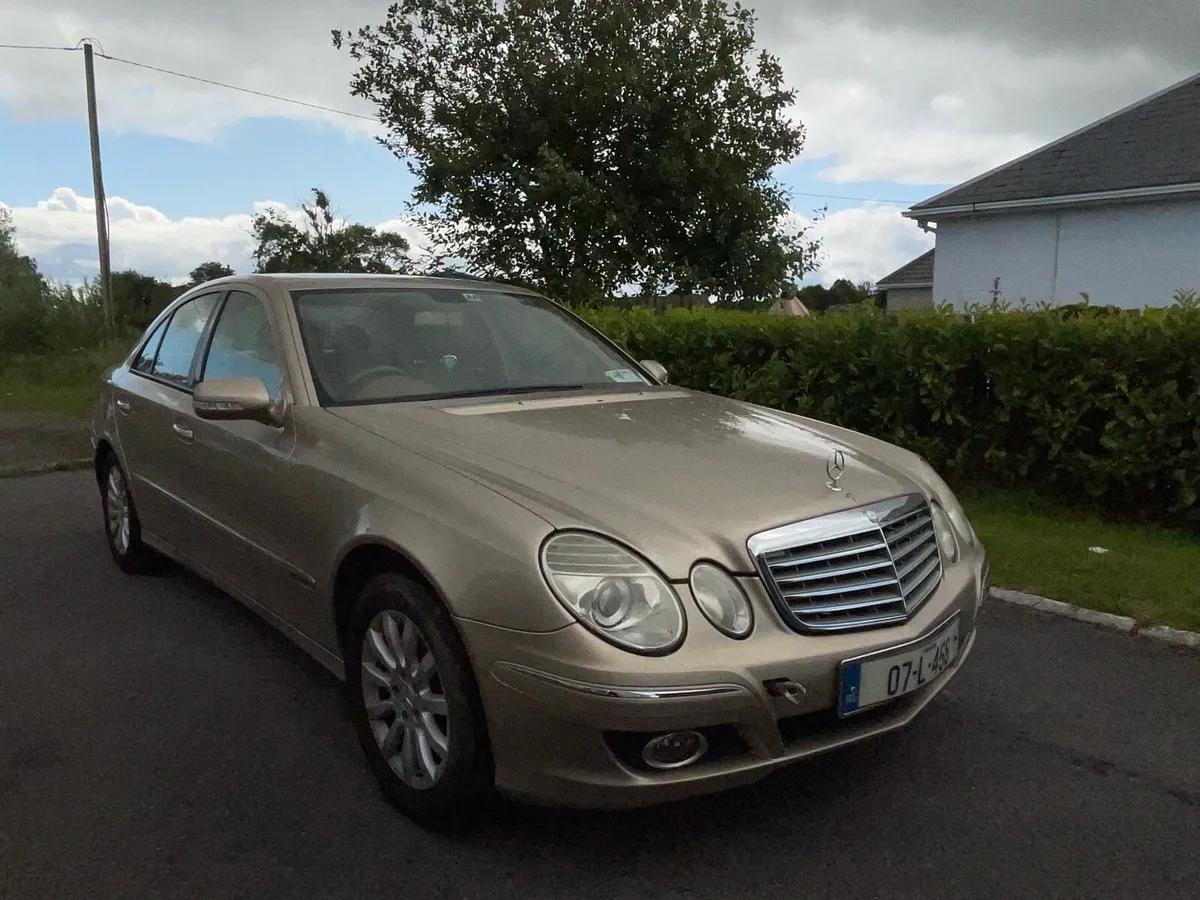 2007 Mercedes E200 - Image 2