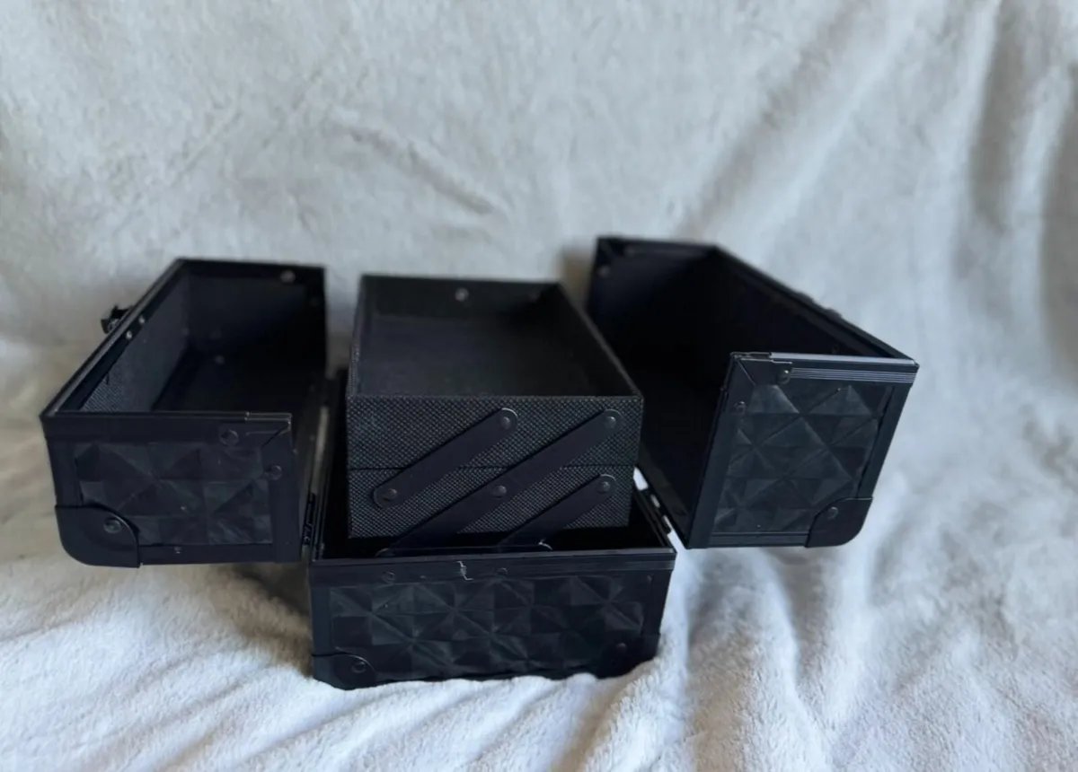 Makeup Storage Box – Stylish, Foldable, Spacious - Image 1