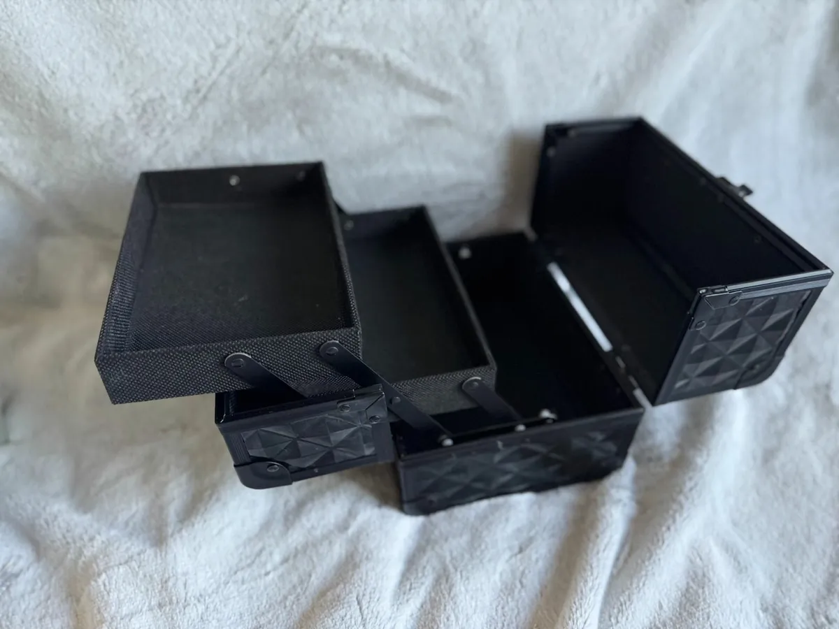Makeup Storage Box – Stylish, Foldable, Spacious - Image 2
