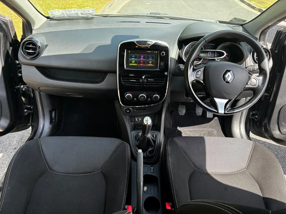 161 Renault Clio - Image 2
