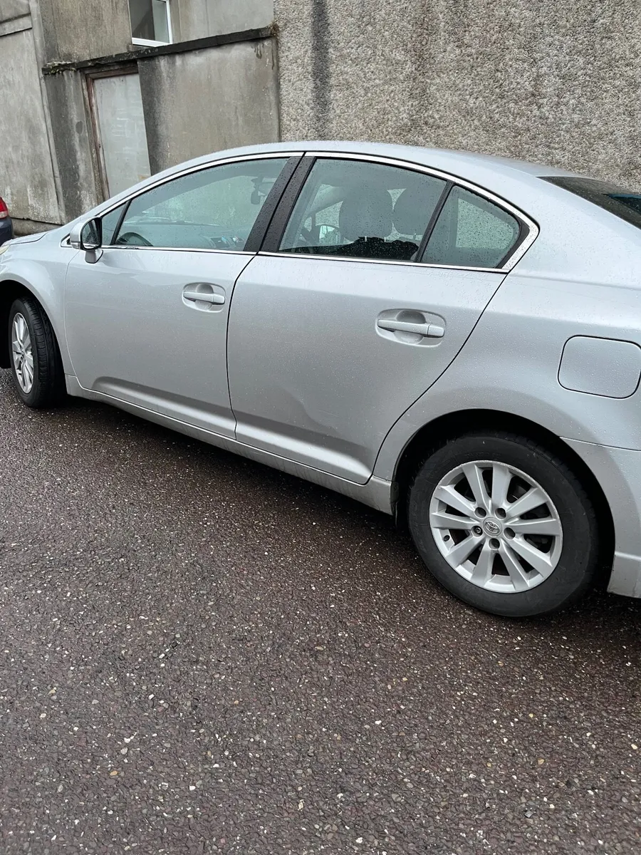 Toyota Avensis 2010 - Image 1