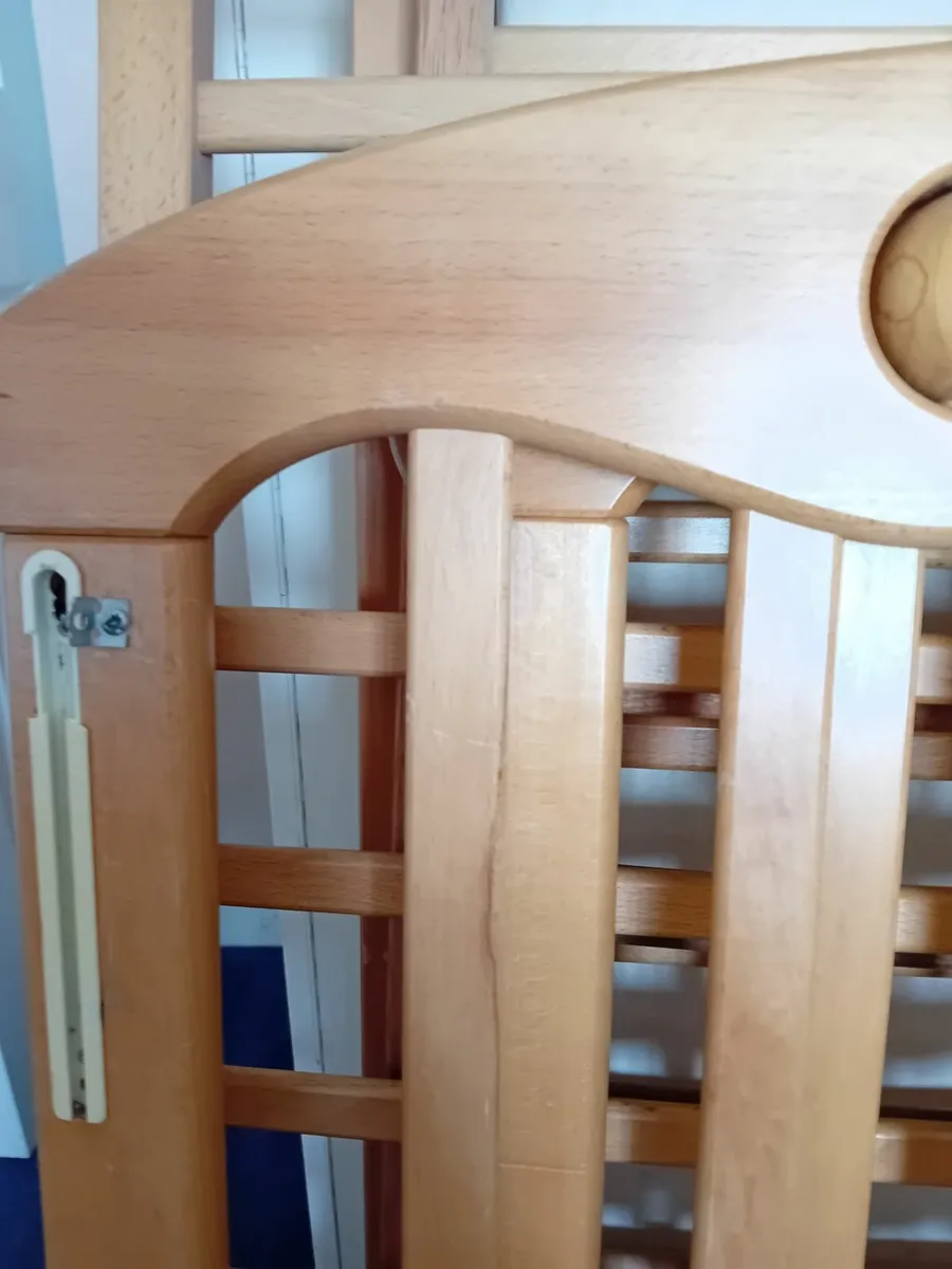Babys cot - Image 2