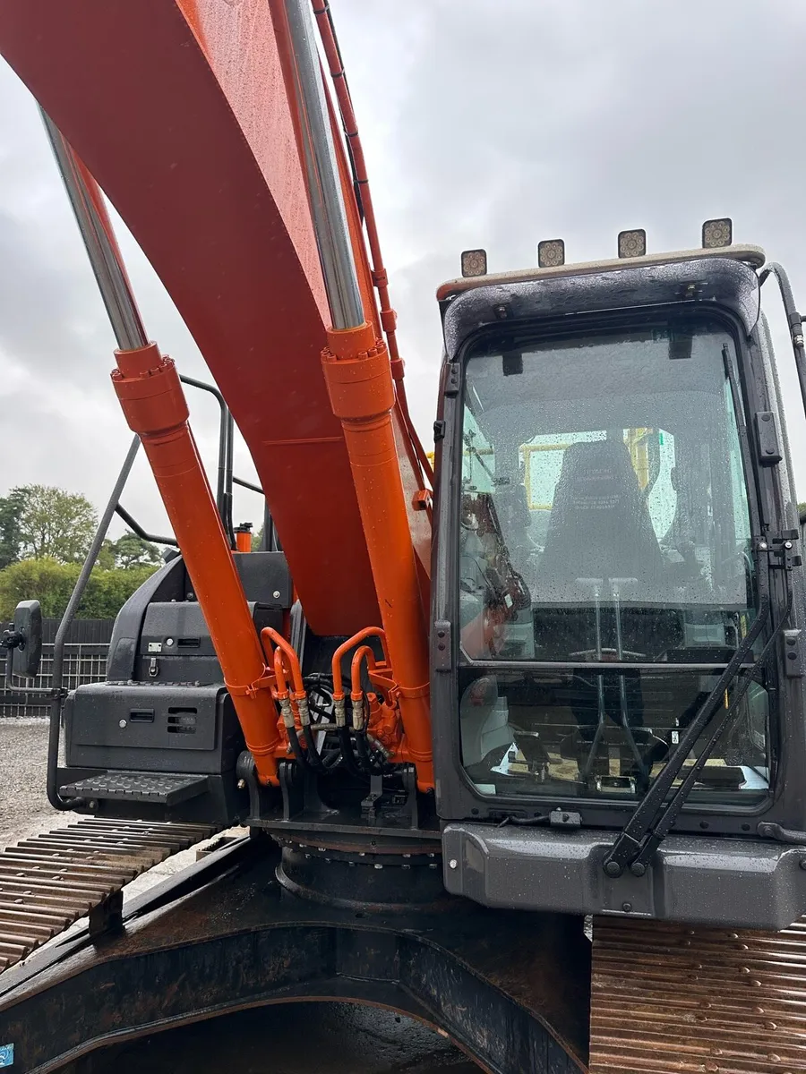 HITACHI ZX210LC-7 2022 - Image 4