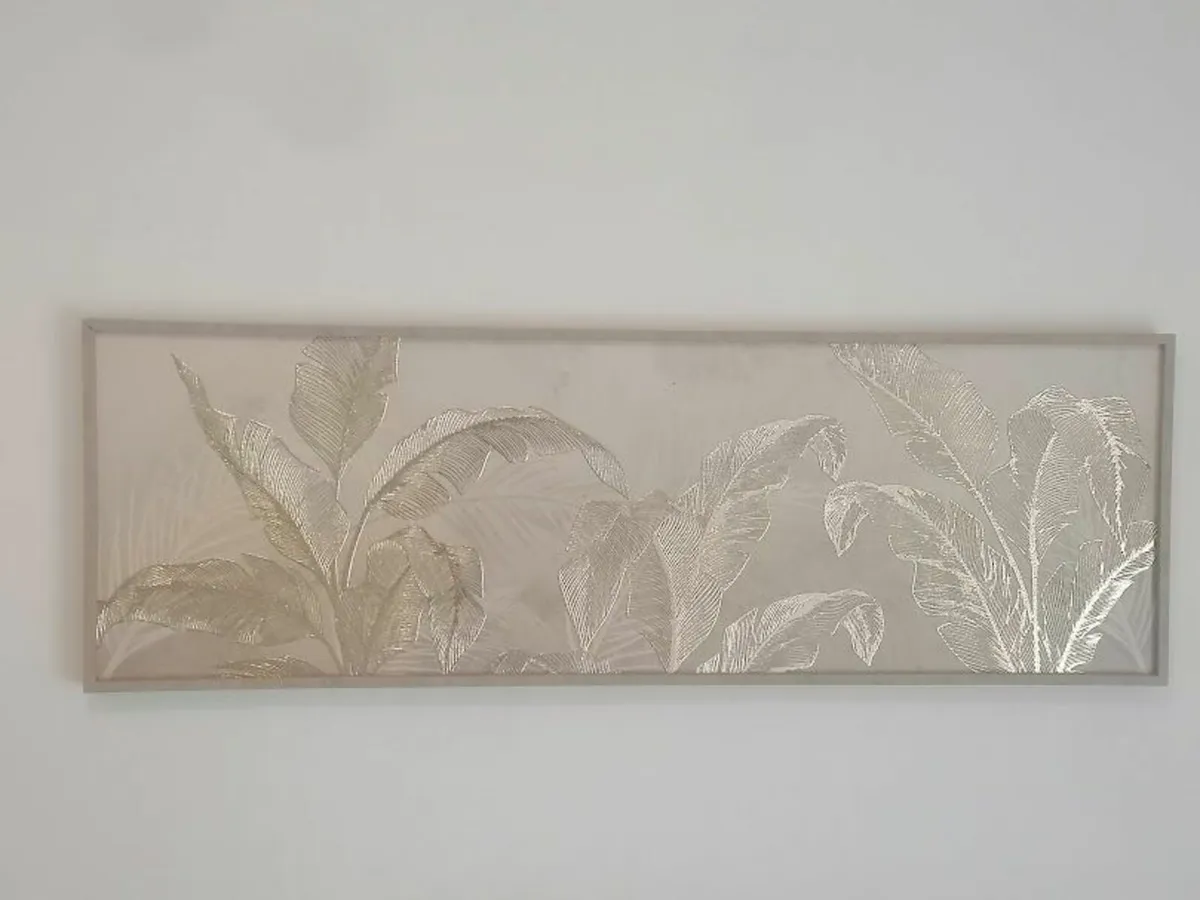 Gold flowers wall decoration