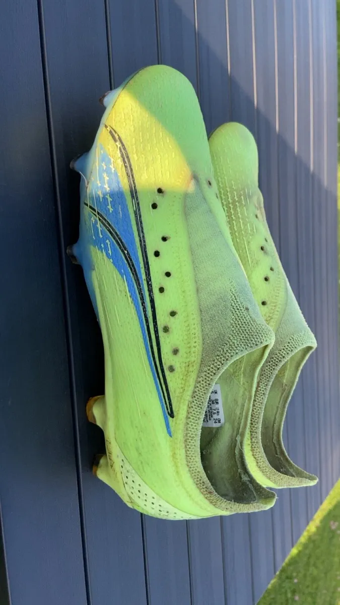 Football boots - Image 1
